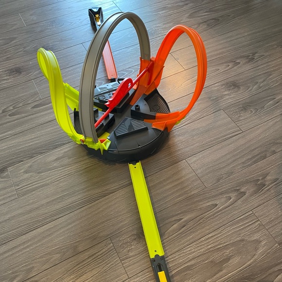 Hot Wheels Roto Revolution Track Set - Picture 4 of 9